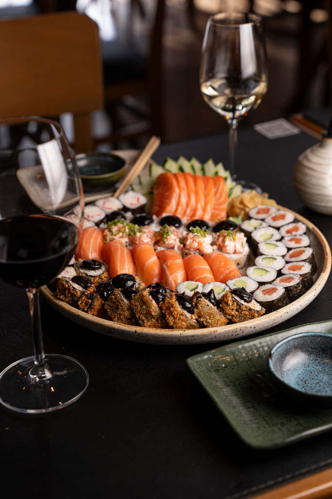 Combinado de sushi em fotografia profissional